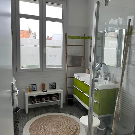 Tres Bel Avec Grande Terrasse Appartamento Royan